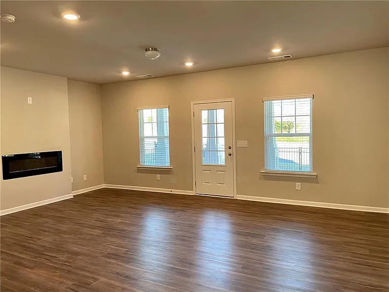 511 Ruths Dr — Photo 7