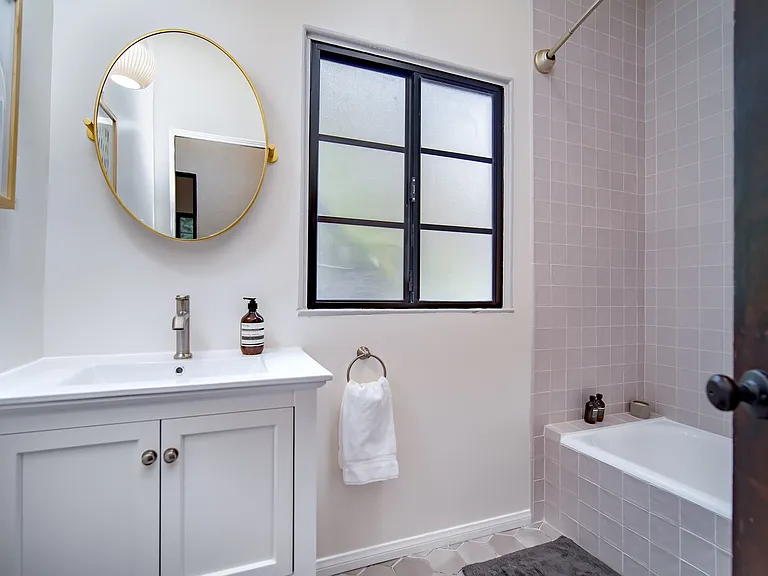 2270 N Beachwood Dr #8 — Photo 10