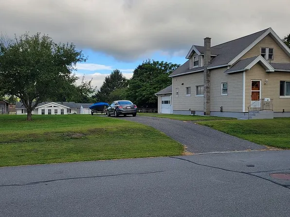 33 Calumet St, Pittsfield, MA 01201