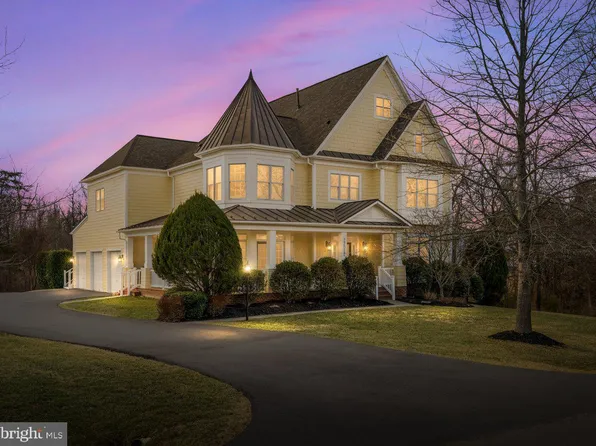22022 Auction Barn Dr, Ashburn, VA 20148