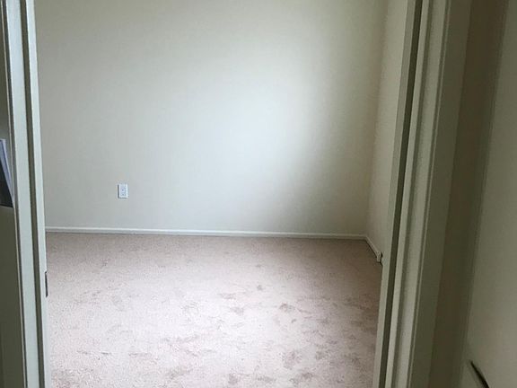 5th image of 202 E Cypress St APT 11