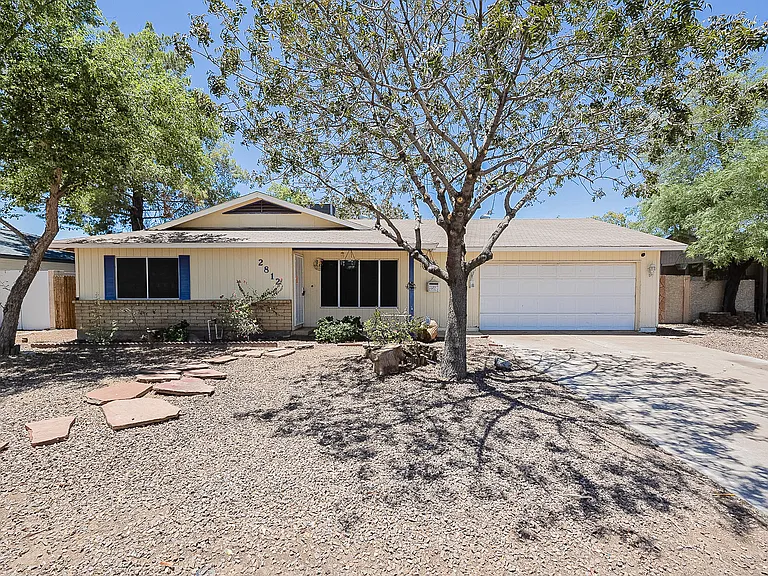 2812 S Cottonwood Dr — Photo 2