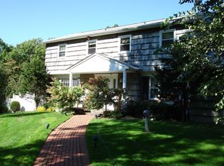 97 Darrow Ln, Greenlawn, NY 11740