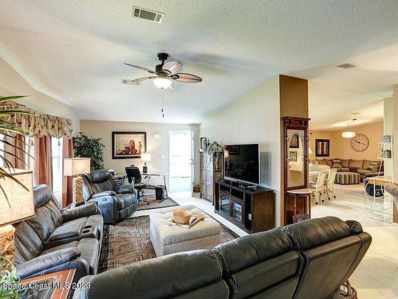 5th image of 609 Bougainvillea Cir