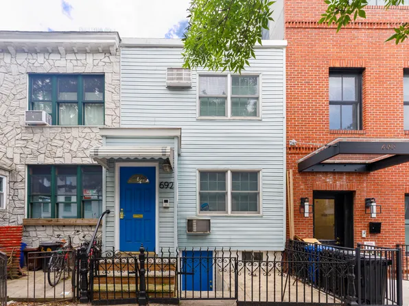 692 6th Avenue image 1 of 14