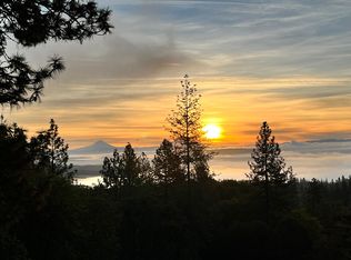 2323 Holcomb Springs Rd, Gold Hill, OR 97525