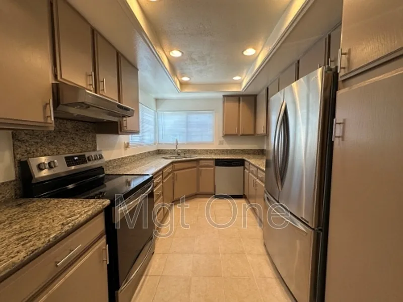 3 bed, 2.0 bath, 1192 sqft, $4,100 — Photo 2