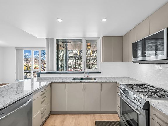 5th image of 8080 Granville Ave #3005
