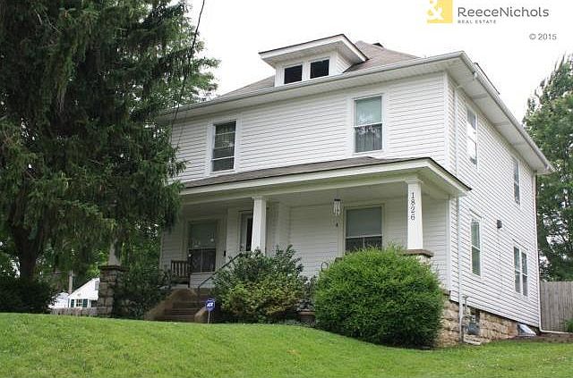 Front view of this great home