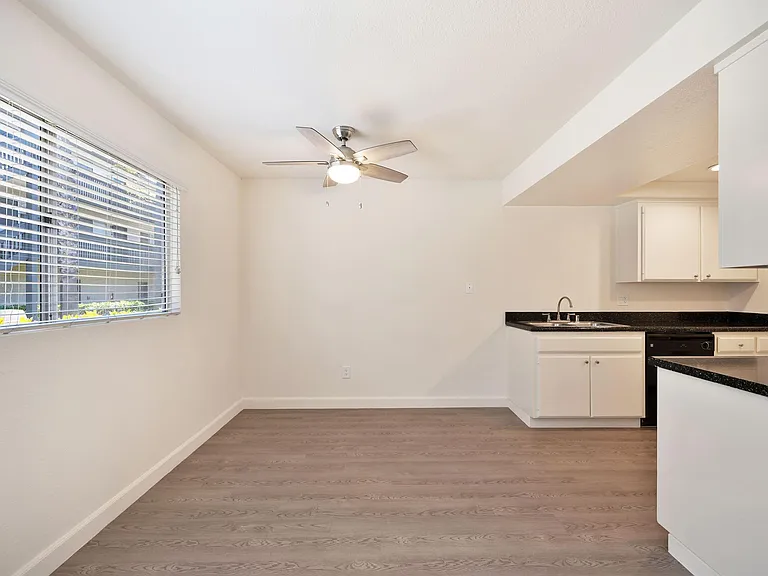 Elan Carlsbad Shores — Photo 10