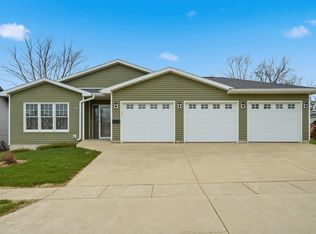 303 S Chestnut St, Edgewood, IA 52042