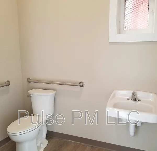 620 6th Ave — Photo 4