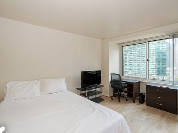 3rd image of 211 E Ohio St APT 1911