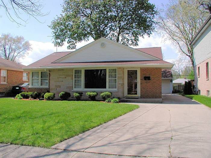 112 N Emerson St