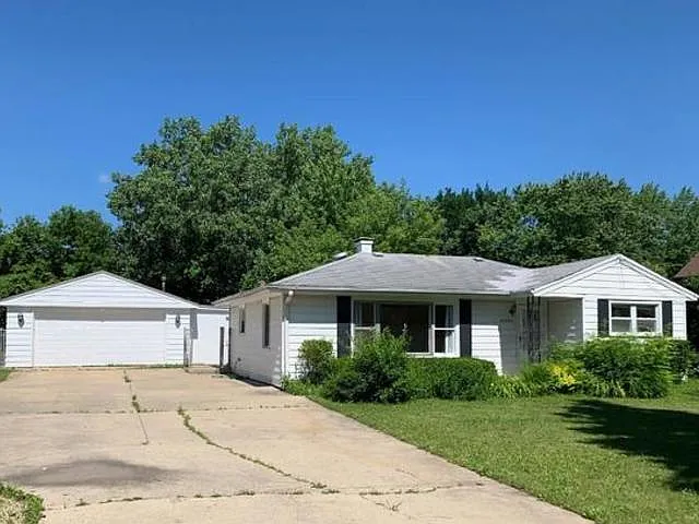 23084 N Prairie Ln photo 1