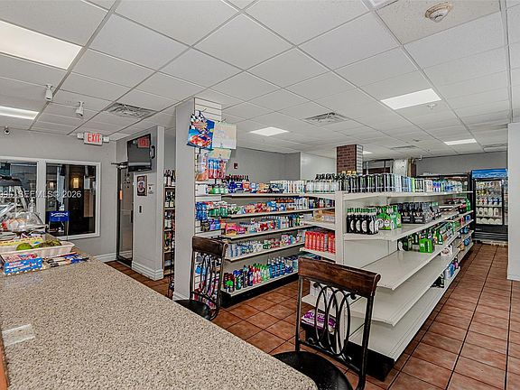 4th image of 600 NE 36th St APT 2018