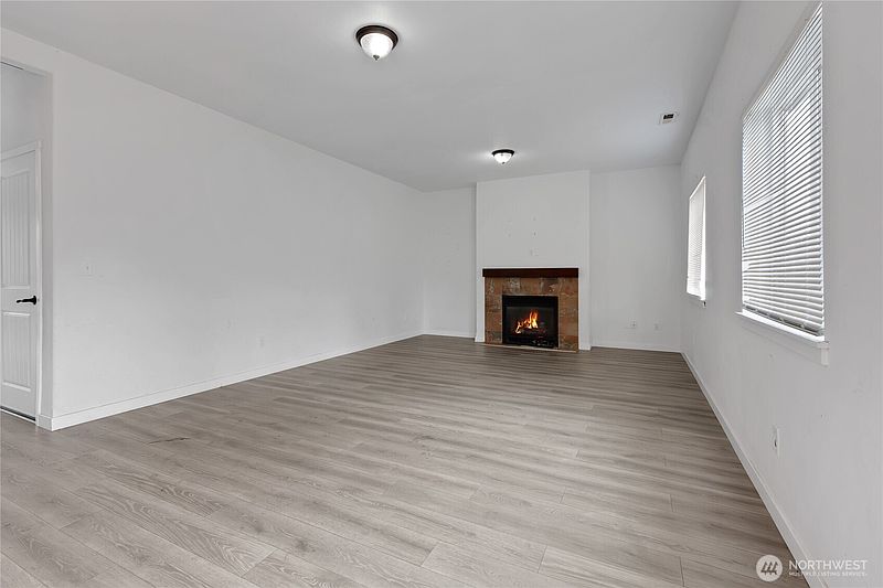 4th image of 20231 40th Avenue E