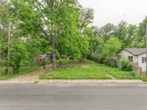 607 15th LOT 8, Hondo, TX 78861
