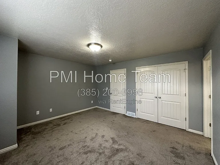 2414 S Andover St — Photo 8