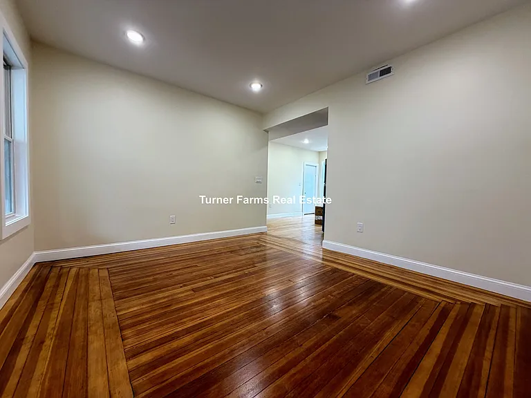 7 Lowell Cir #1R — Photo 23