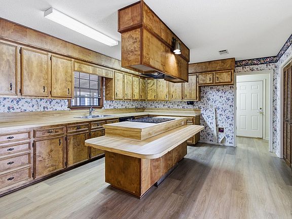 4th image of 1108 Lakeridge Ln