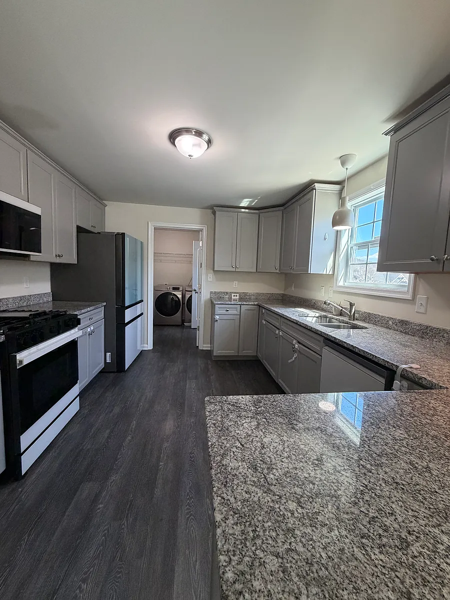 Building Photo - 115 Village Cir