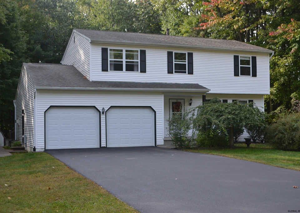 1st image of 7 Pinehollow Dr