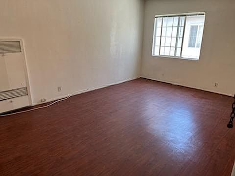 2nd image of 322 N Mariposa Ave