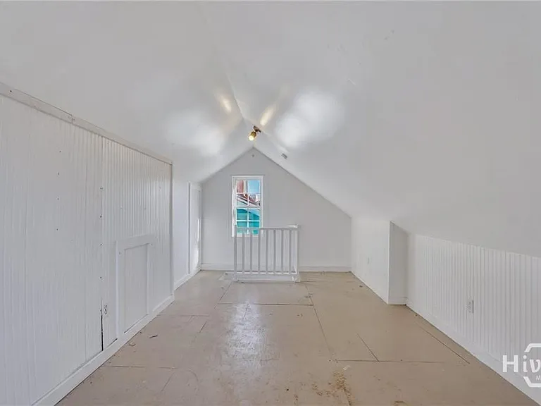 218 W Anderson St #UPPER — Photo 22