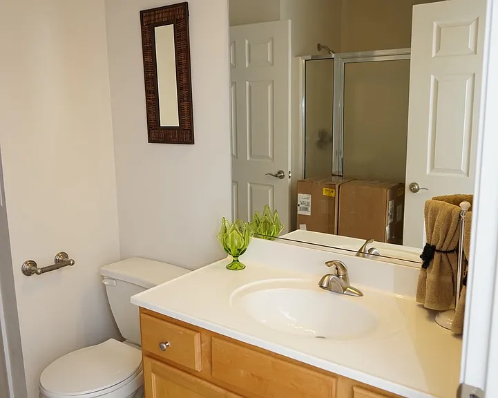 Embassy Place Apartments — Photo 18