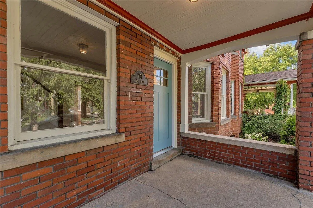 4 bed, 1.5 bath, 1550 sqft, $2,500 — Photo 2