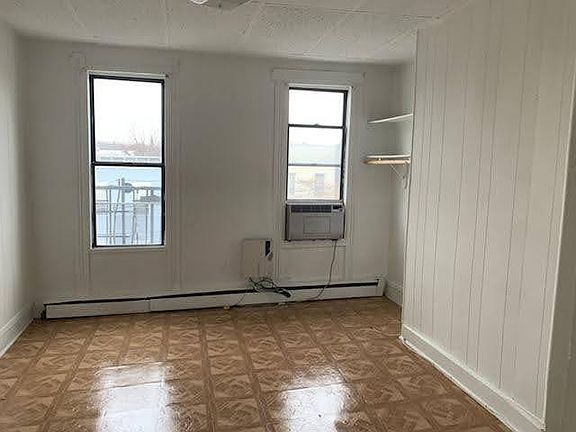 2nd image of 216 Halladay St APT 5