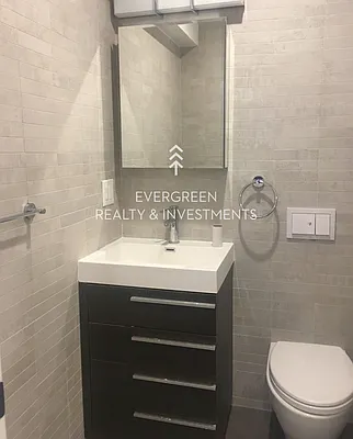 Rented by Evergreen Realty & Investments | media 63