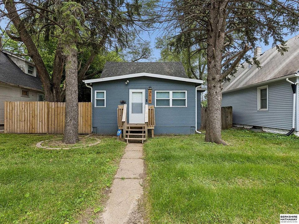 1st image of 2619 Fort St