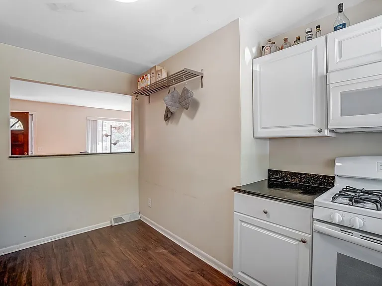 454 Warner St — Photo 25