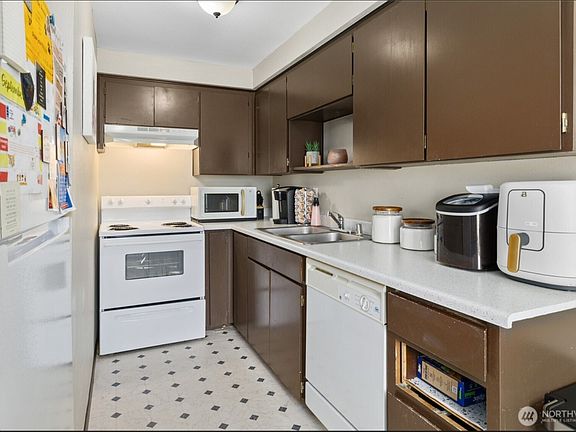 4th image of 429 37th St SE APT 8