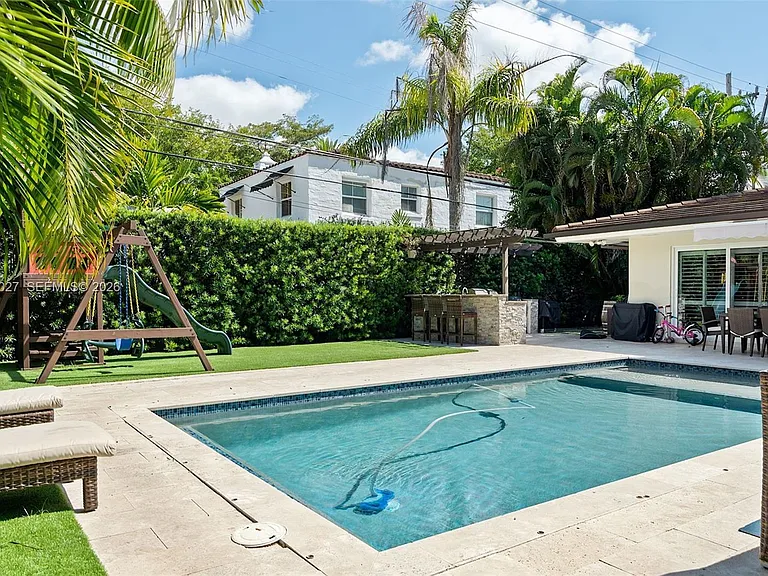 4750 Alhambra Cir — Photo 45
