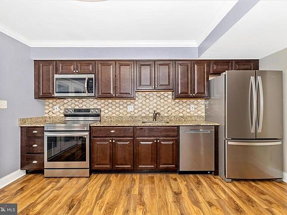 4th image of 557 Lancaster Pl