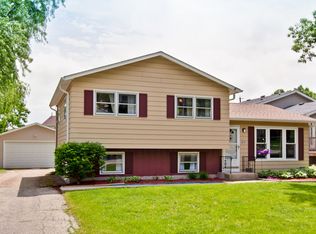 415 Hillandale St, Round Lake, IL 60073