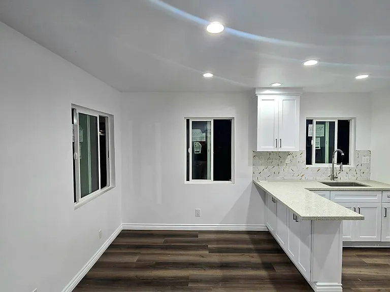 10208 Wadsworth Ave — Photo 5