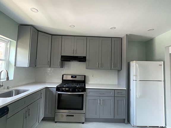 4th image of 83-78 Daniels St