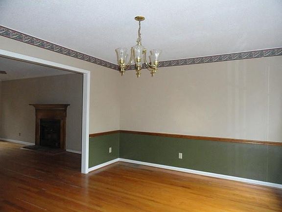 5th image of 110 Carriage Ct