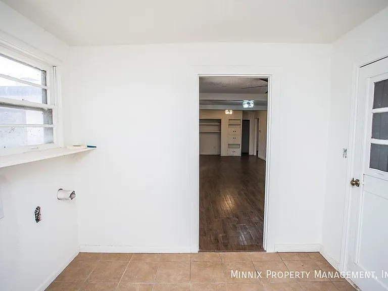 502 2nd Pl — Photo 5