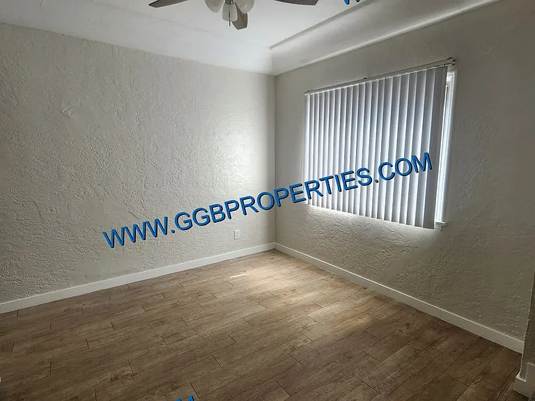 424 E 16th St — Photo 18