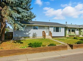 2708 S Doverbrook Rd SE, Calgary, AB T2B 2L5