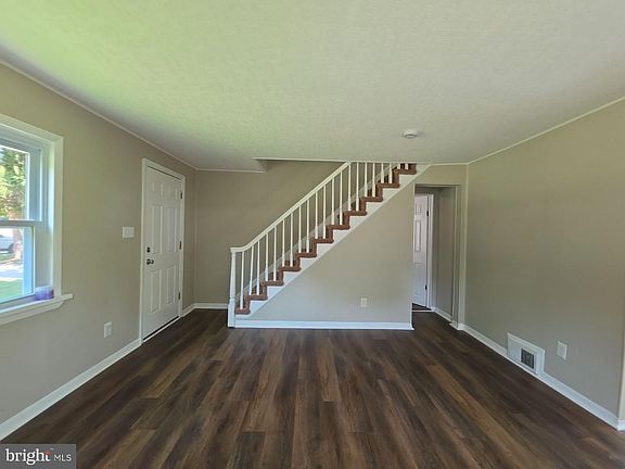 3rd image of 39 Maplewood Ave
