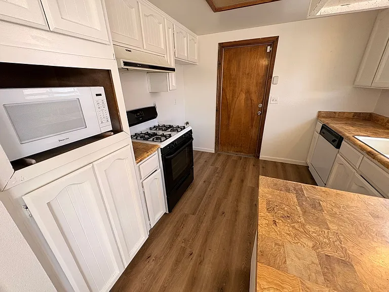 907 E Oakridge Ave — Photo 6