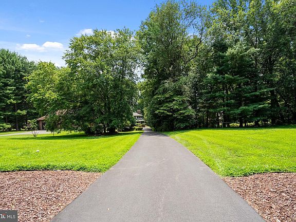 5th image of 10411 Artemel Ln