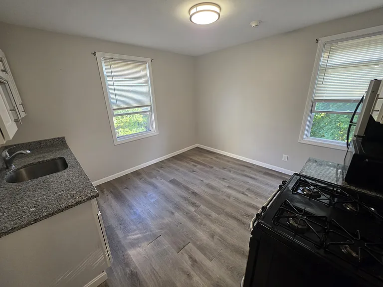 93 Summit St #6 — Photo 4