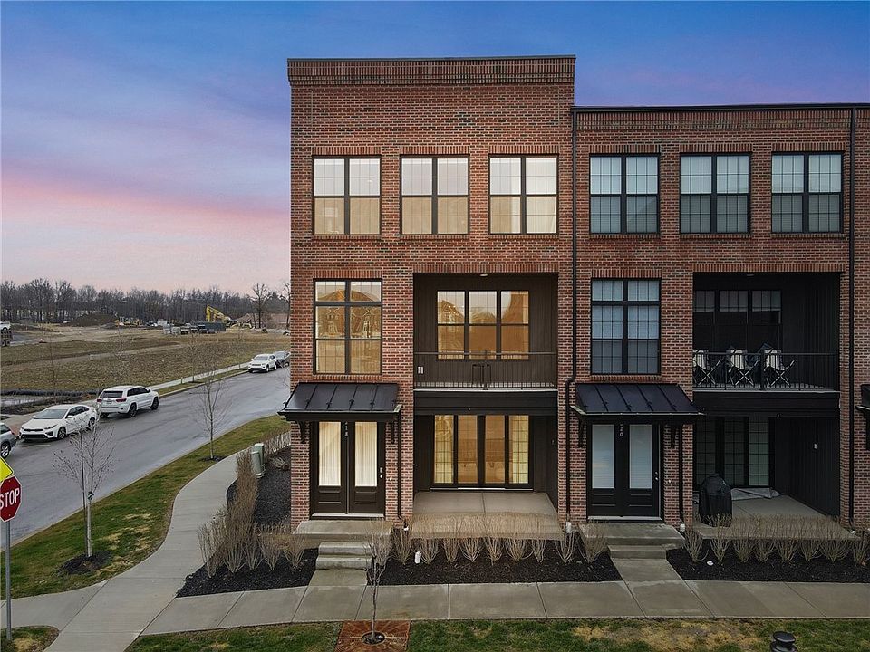 1st image of 218 Main St